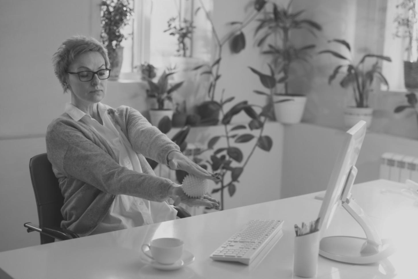 Teilnehmer arbeiten gemeinsam an Finanzprojekten